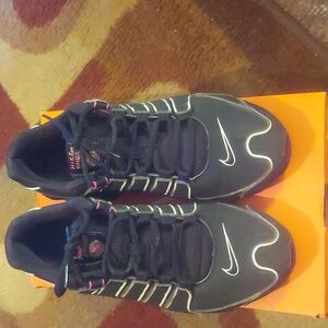 Women's size 9 Nike shox